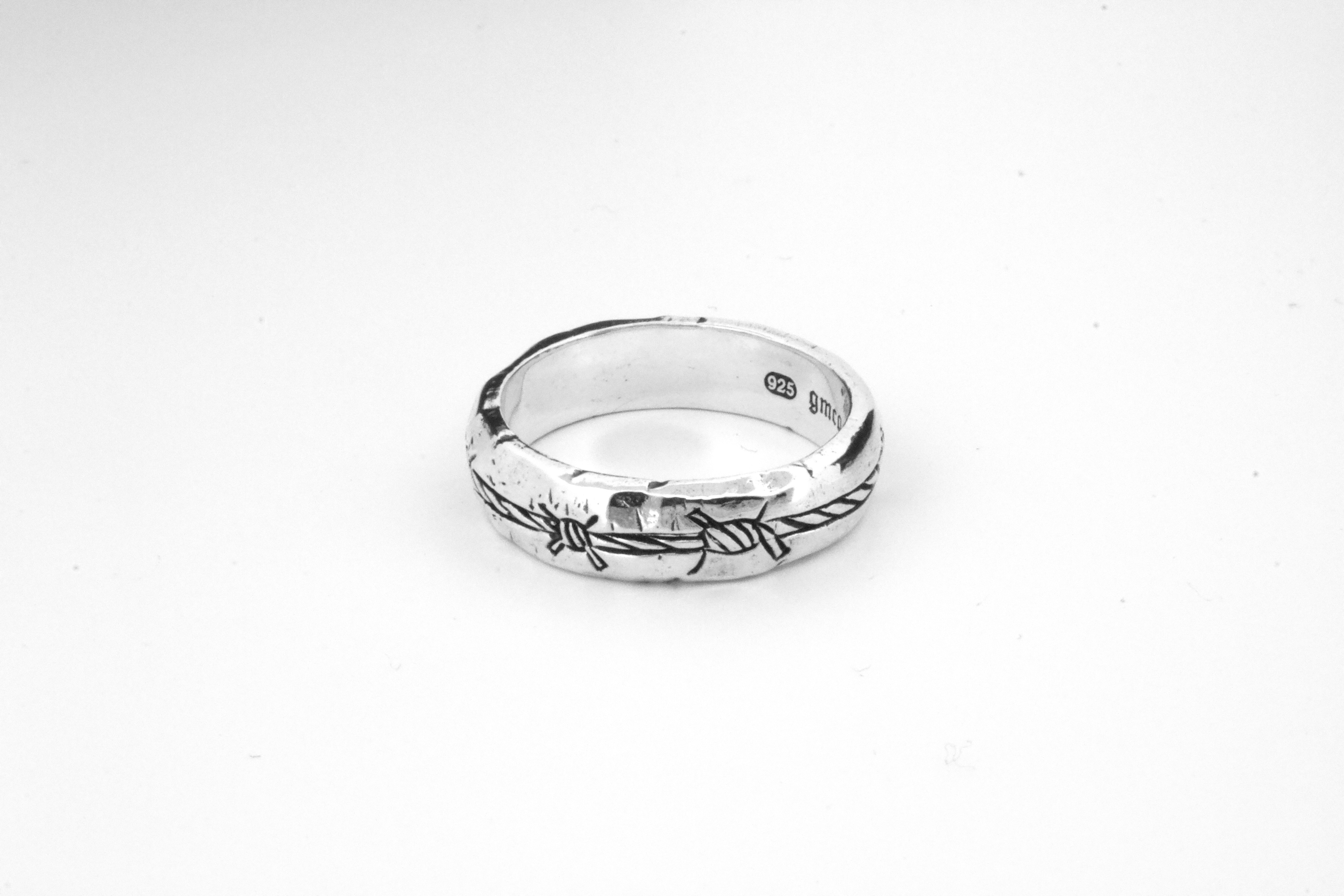 Barbed wire 2024 wedding rings