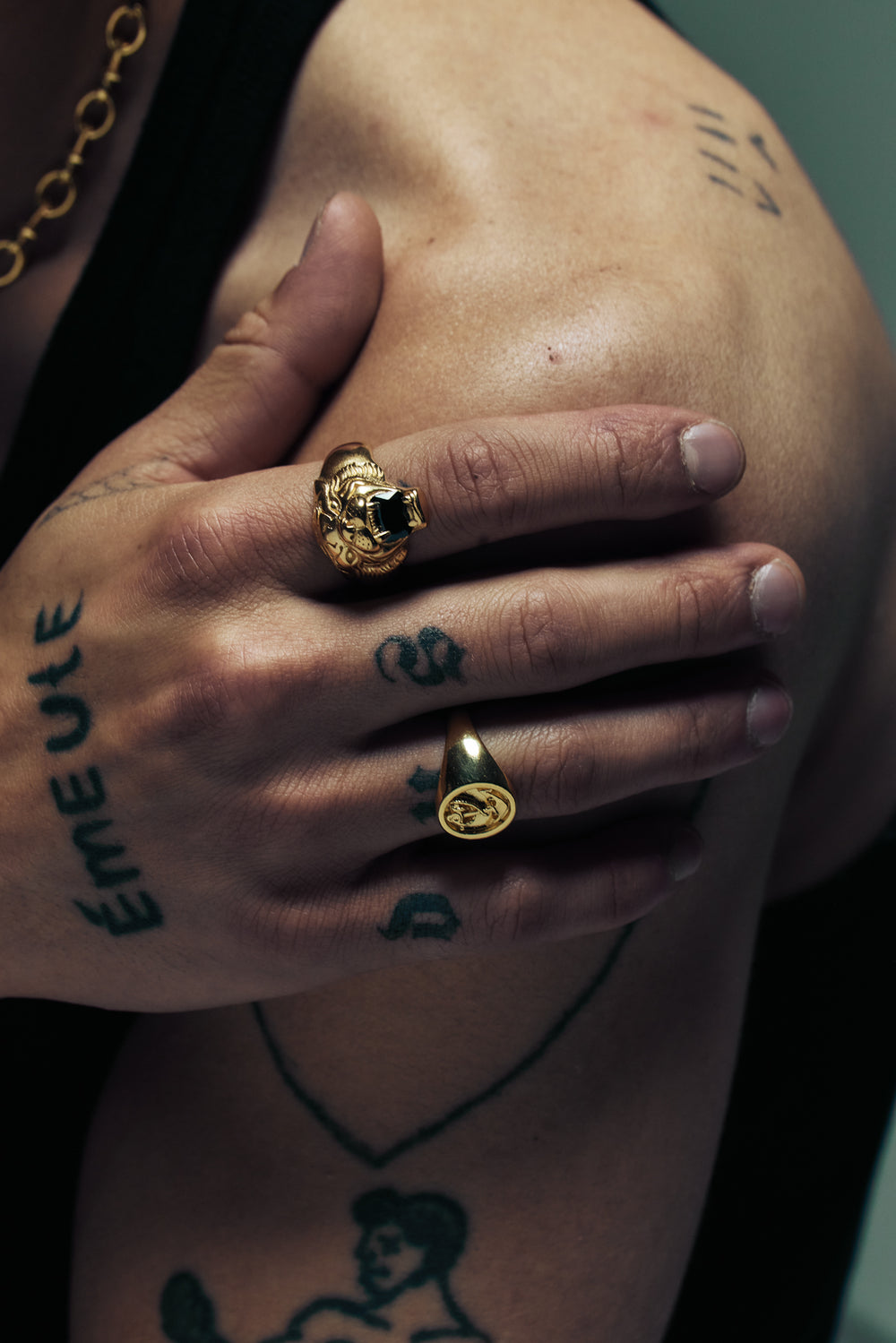 Love Kills Signet - Black Zircon | Gold