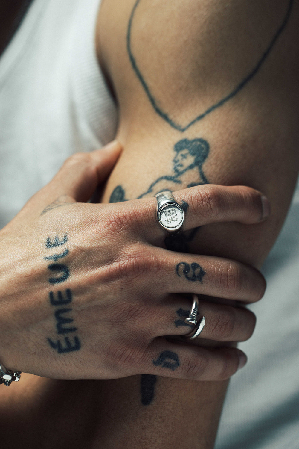 Revolve Signet